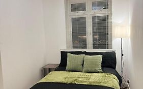 Modern 1 Bed Flat In London